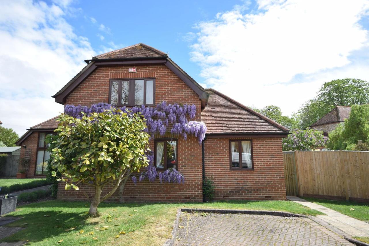 Wisteria Way, Tangmere Exterior foto